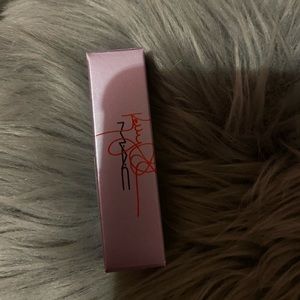 MAC COSMETICS KELLY OSBOURNE LIPSTICK